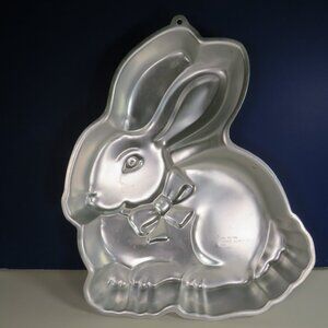 Wilton 1986 Bunny Rabbit Cake Mold Aluminum Metal